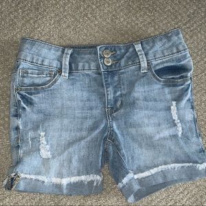 girls light wash jean shorts